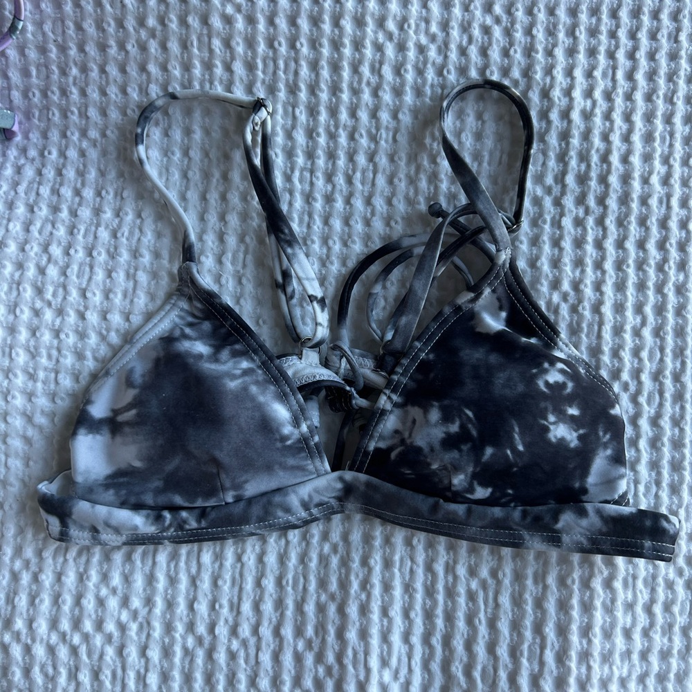 Tilly's Black and White Tie-Dye Bikini Top